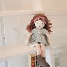 Krpene lutke - Krpena lutka Alma Rag Doll ThreadBear 35 cm od nježnog pamuka ispletene smeđe kose_3