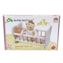 Lesene hišice za figurice - Lesena zibelka Sweetiepie Dolly Cot Tender Leaf Toys za 36 cm dojenčka s podlogo iz tekstila_0