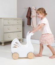 Leseni vozički za dojenčke - Leseni voziček labod Sweet Swan Pram Tender Leaf Toys z tekstilno blazino in odejico za 36 cm dojenčka od 18 mes_0