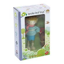 Fa babaházak  - Fa apuka figura kutyussal Mr Goodwood Tender Leaf Toys pulcsiban sétálva_1