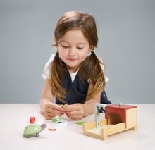 Dřevěné domky pro panenky - Dřevěný domeček pro želvy Tortoise Pet Set Tender Leaf Toys s 2 figurkami a doplňky_0