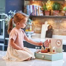 Spielküchen aus Holz - Holzküche in der Schublade Kitchenette Tender Leaf Toys mit Uhr Pfanne Lebensmitteln_1