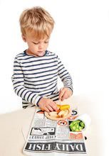 Spielküchen aus Holz - Traditionelles englisches Fischerdinner Fish and Chips supper Tender Leaf Toys im Zeitungspapier (Holz)_0