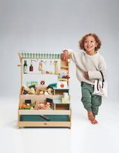 Drevené detské obchodíky - Drevený obchod s lampami General Stores Tender Leaf Toys s taškou a poličkami_3