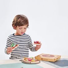 Lesene kuhinje - Lesena Pizza Party Tender Leaf Toys s 6 hrustljavimi delčki in 12 živili_3