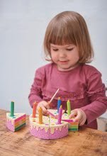 Drevené kuchynky -  NA PREKLAD - Torta de madera con fresa Rainbow Birthday Cake Tender Leaf Toys piezas con  velas_3