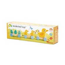 Drevené didaktické hračky -  NA PREKLAD - Tren de madera Pull Along Ducks Tender Leaf Toys Con gatitos y huevos desde 18 meses_3
