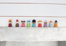 Lesene didaktične igrače - Leseni hotel Happy Folk Hotel Tender Leaf Toys z 9 figuricami v sobah_4