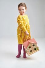 Dřevěné domky pro panenky - Dřevěný lesní domeček Rosewood Cottage Tender Leaf Toys s houpačkou zahrádkou a 4 postavičkami_2