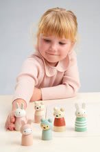 Drevené domčeky pre bábiky - Drevená zajačia rodinka Bunny Tales Tender Leaf Toys otec a mama so zajačikom_7
