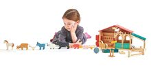 Drevené domčeky pre bábiky - Drevená farma s ohradou Tender Leaf Toys Farm s domácimi zvieratkami a ich chlievikmi_1