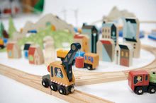 Dřevěné vláčky a vláčkodráhy - Dřevěná vláčkodráha vysokohorská Mountain View Train Set Tender Leaf Toys cesta kolem světa přes města a hory 58 dílů a doplňky_34
