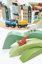 Jucării pentru dezvoltarea abilitătii copiiilor - Dealuri și văi din lemn Green Hills View Tender Leaf Toys cu trei văi și oiță cu vulpiță_0