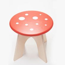 Mobili in legno per bambini - Sedia in legno fungo Toadstool Tender Leaf Toys sgabello rosso amanita con puntini_0