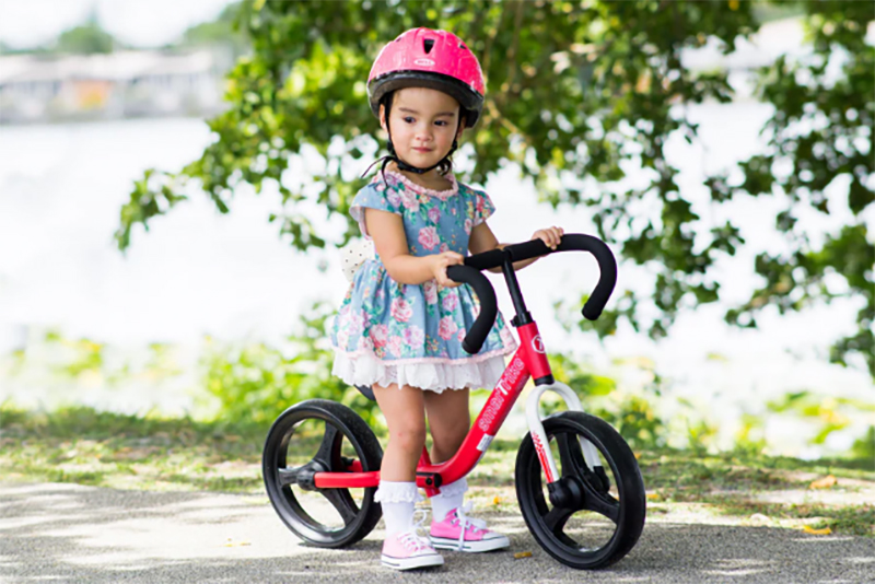 Balančné odrážadlo Folding Balance Bike Red smarTrike