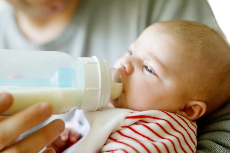 Dojenček umetno mleko