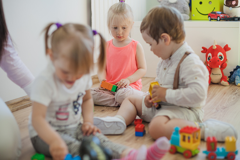 Ecole maternelle enfants jeu