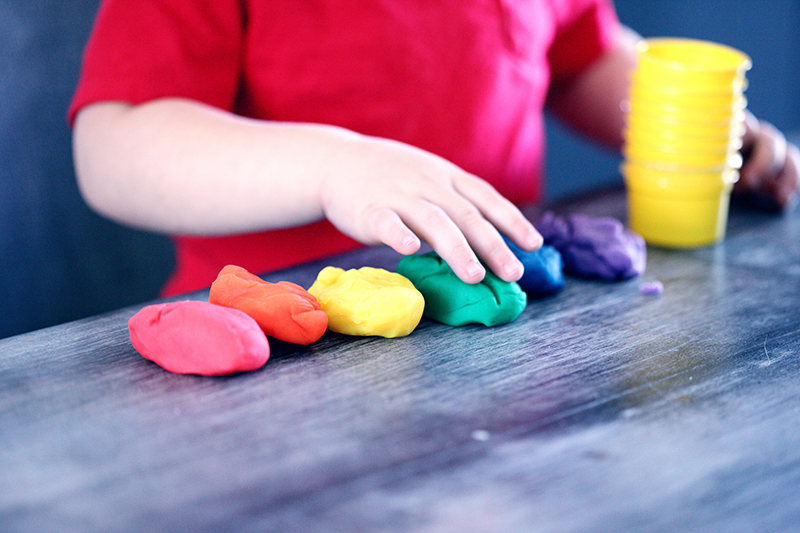 Activités de pâte à modeler intérieures et extérieures