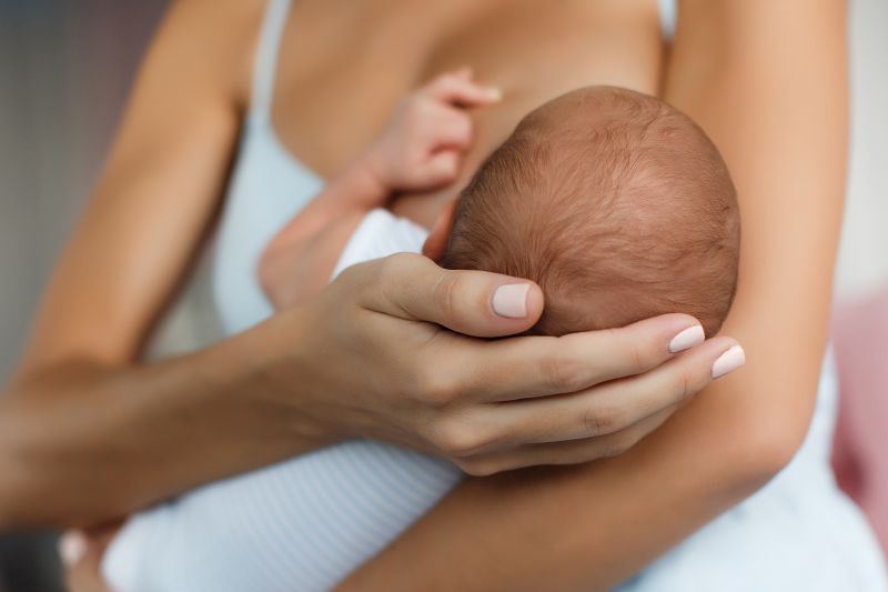 Novorojencek dojenje