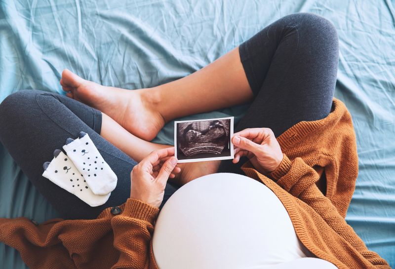 Těhotná žena ultrazvuk