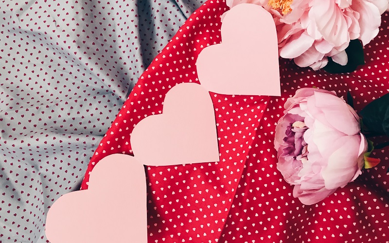 Valentin papírfüzér szívekből