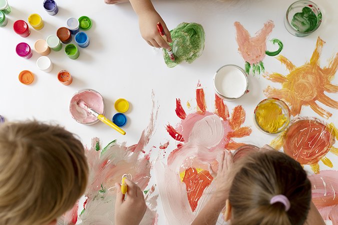 Activités créatives simples pour les enfants selon leur âge