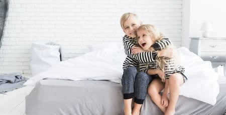 10 tips til at støtte søskendekærlighed