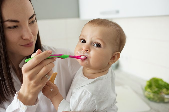 La grande aventure des premiers repas de bébé (4-6 mois) : mode d'emploi