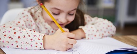 Postrach dětí i rodičů: 10 tipů na to, jak zvládnout domácí úkoly