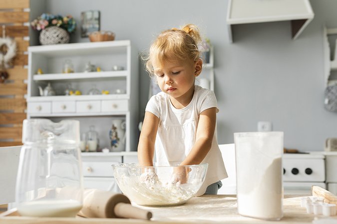 Comment les enfants peuvent-ils aider en cuisine ?