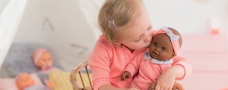 5 powodów, dlaczego zabawa lalkami jest dla dzieci tak ważna