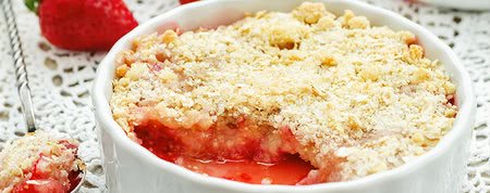 Jahodovo-rebarborové crumble