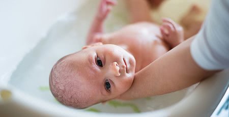 Kakšna bi morala biti osnovna higiena dojenčka?