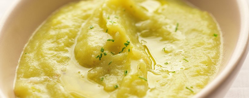 Poisson cuit à la vapeur avec purée crémeuse de courgettes