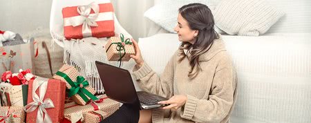 Tudi v e-trgovini lahko stojite v vrsti: nakupite darila že prej in se izognite stresu