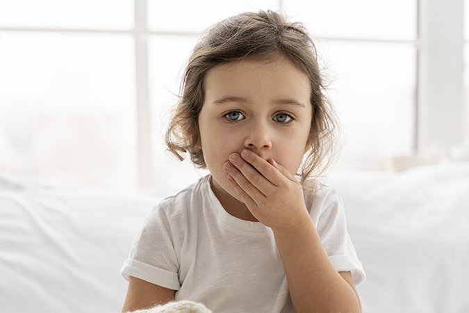 La toux sèche chez les enfants : Causes et signification