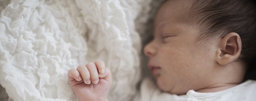 Az újszülött alvásigénye: Mennyit alszik a baba és miért nem akar néha aludni?